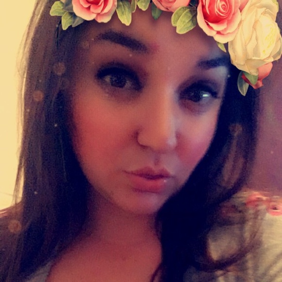 Meet your Posher, Danielle - Picture 2 of 5